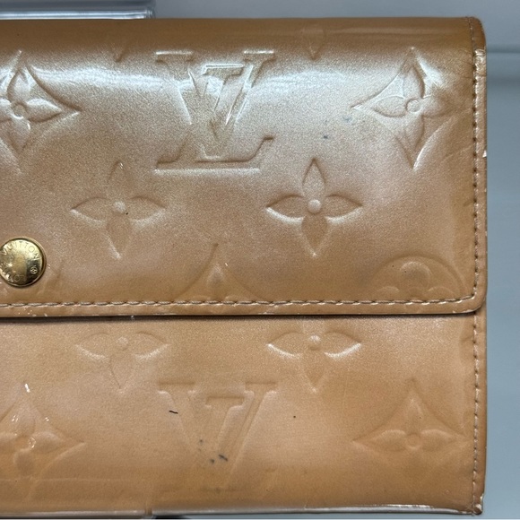 **SOLD**Louis Vuitton Vernis Sarah Wallet - Picture 7 of 13